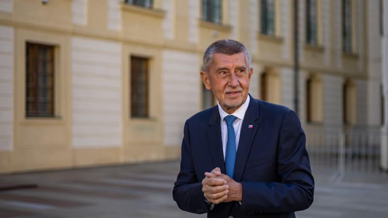 Odmítněte zelené šílenosti, vzkazuje Babiš z dovolené Fialovi. Úpravu povolenek má za nesmysl