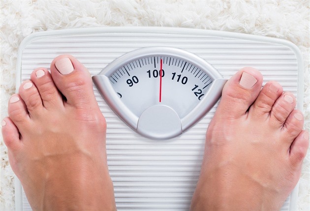 Jíme stejně, ale tloustneme. Co se děje s tělem po čtyřicítce