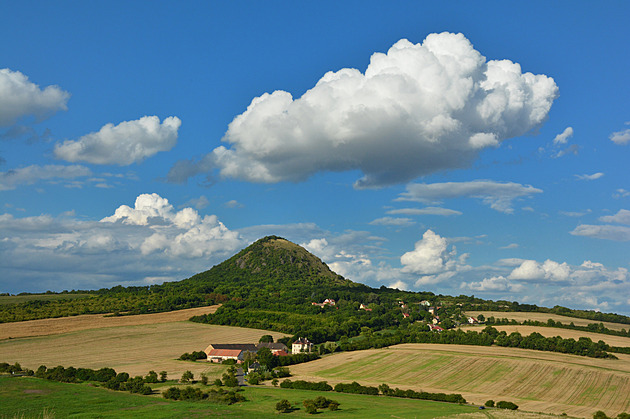 Proč to u nás nesoptí. Říp i Trosky připomínají ohnivou minulost krajiny