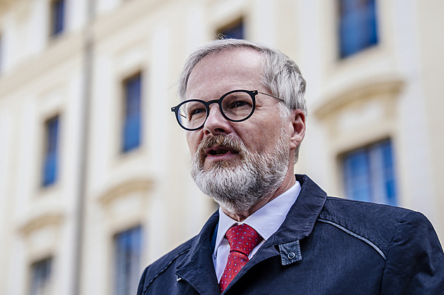 Mimořádně znepokojivé, nesmíme být naivní, reaguje Fiala na sabotáž v Polsku