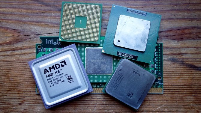 AMD versus Intel v x86 procesorech: Ryzeny překročily třetinový tržní podíl v desktopech