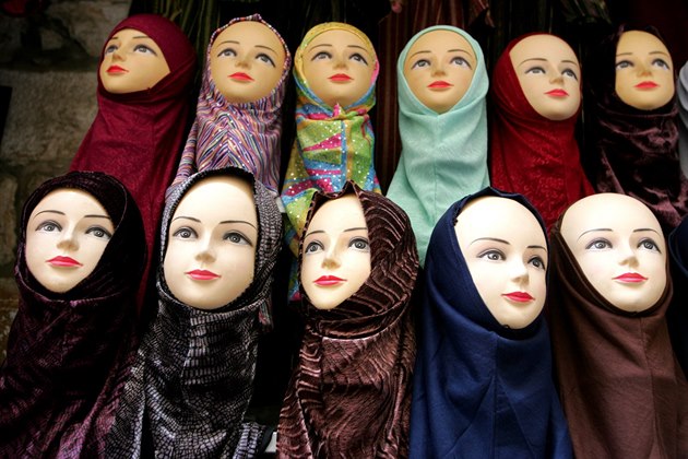 Rakouská vláda chce zakázat nošení šátků ve školách dívkám do 14 let