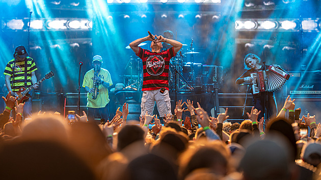 RECENZE: Zelená na všech rozích. Tři sestry jsou protilékem na blbou náladu