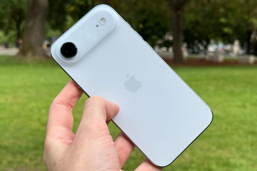 iPhony si drží cenu, nejnovější model ale propadl. O iPhone Air není zájem ani v bazaru