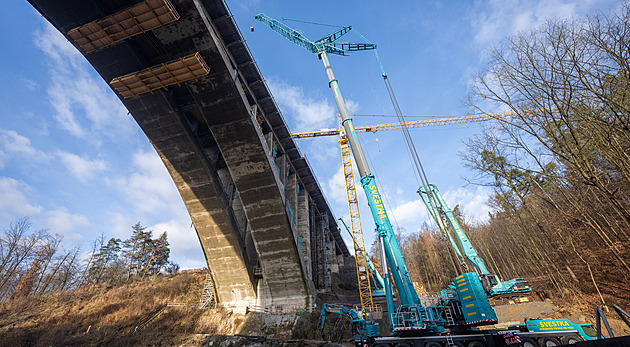 Začalo bourání první půlky Šmejkalky, řidičům přineslo omezení