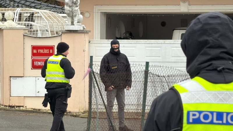 Policejní razie u Vémoly: Zasahuje protidrogová centrála, zadržela dva lidi