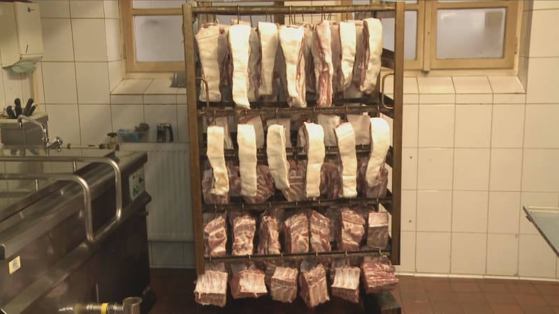 Vyhlášená řeznictví jsou v Táboře a Blatné. Lákají na rodinnou tradici a poctivé receptury