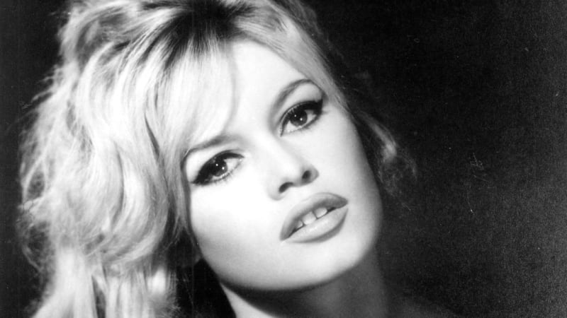 Oplakáváme legendu století, napsal Macron. Na Bardotovou vzpomíná celá Francie