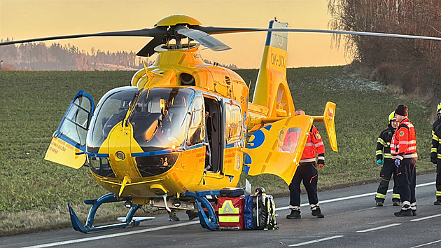 Jeden mrtvý. U Bystřice na Benešovsku se srazilo osobní a nákladní auto