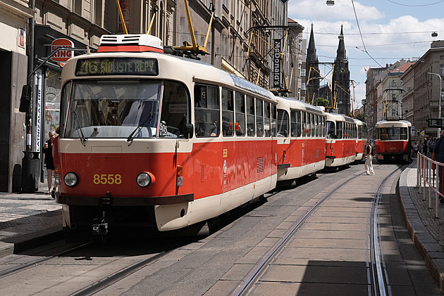 VIDEA ROKU: Obří výpadek proudu, pes v metru a rozjásaný vítěz voleb Andrej Babiš