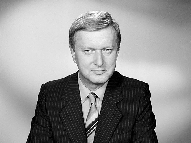 Před 15 lety zemřel hlasatel Miloš Frýba. Kult muže s kamenným výrazem rozvíjejí punkeři