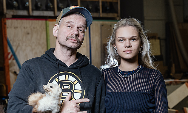 Táta chvíli visel nad topením, než ho máma sundala, říká dcera Kintery Maya