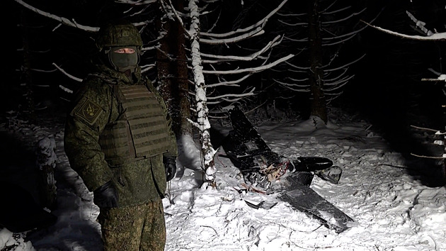 Rusové ukázali dron, který prý mířil na Putinovu rezidenci. Přidali i „mapu náletu“