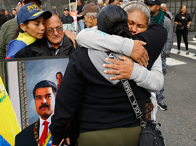 Pašoval drogy, vedl Kartel sluncí, viní USA Madura. Vyjednaný odchod, míní opozice