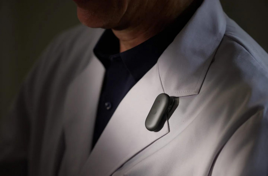 Plaud NotePin S vsází na praktičnost: změnil klíčový prvek a přidal aplikaci pro desktop