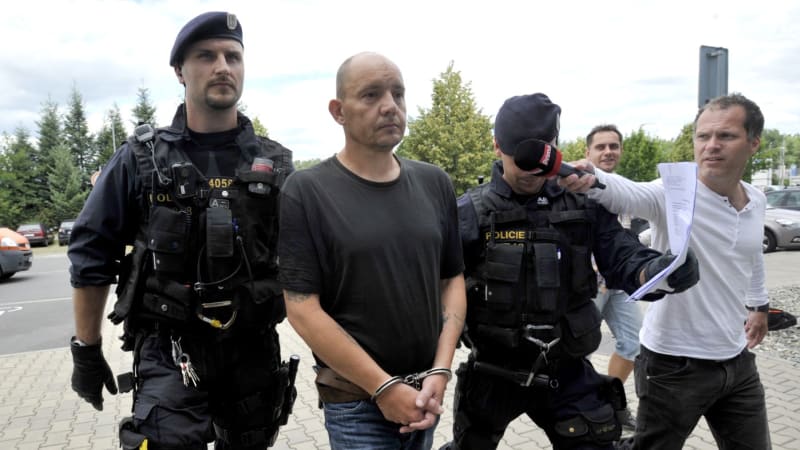 Jeden z nejbrutálnějších případů Hlasů zločinu. Vrah číšníka Ondry unikal dlouhých 13 let
