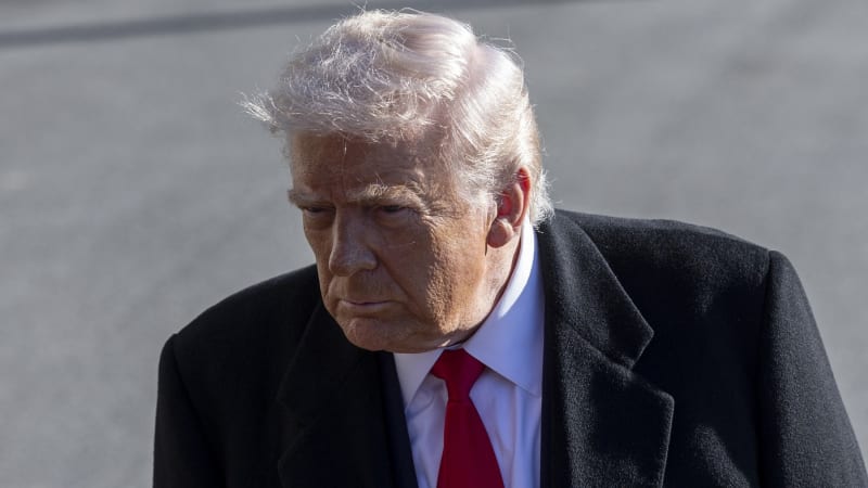 Trump ukázal dělníkovi prostředník. Rozzuřila ho poznámka o pedofilech, odhaluje video