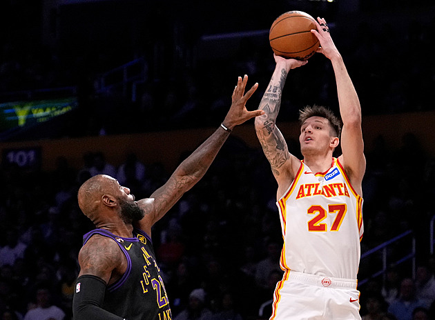 Krejčí a spol. dostali lekci na hřišti Lakers. James promáchl šanci na další rekord