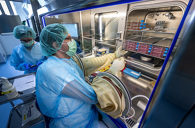 Švýcarská laboratoř vyrábí kůži pro oběti požáru v baru, zbývající zdravá nestačí