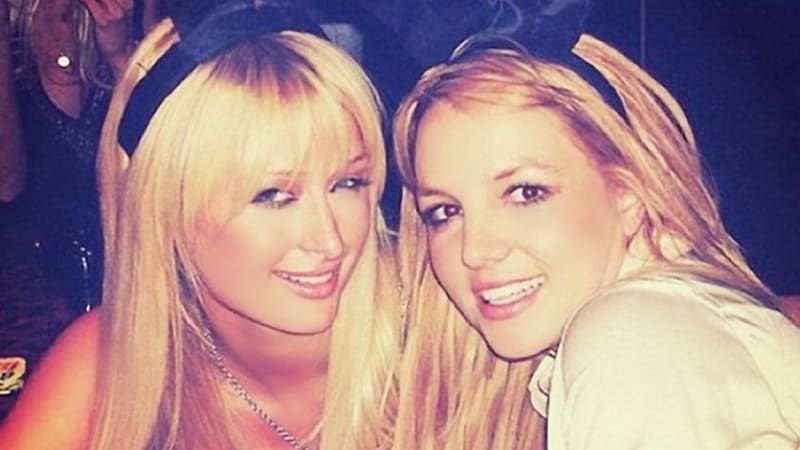 Třpyt, bokovky a konec béžové nudy. Móda roku 2000 je zpátky, Y2K ovládá Generaci Z