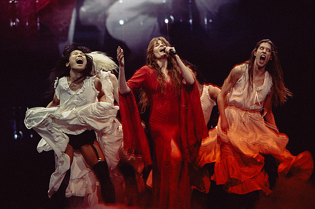 RECENZE: Florence and The Machine v Praze přeměnili bolest v lásku