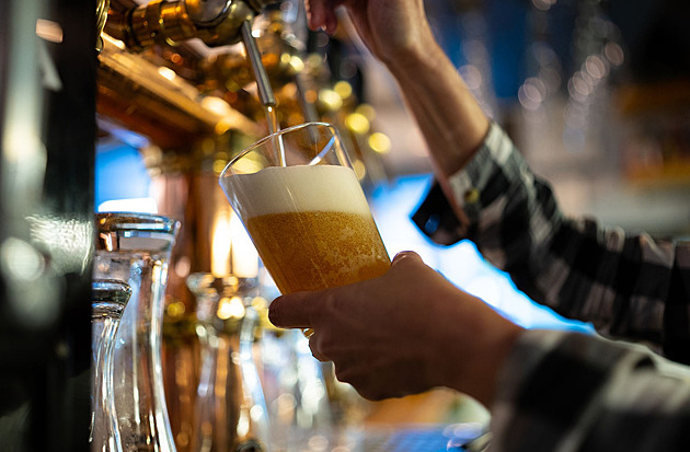 Vypadá to jako výhra, často je to však past. Co riskují lidé v šedé ekonomice