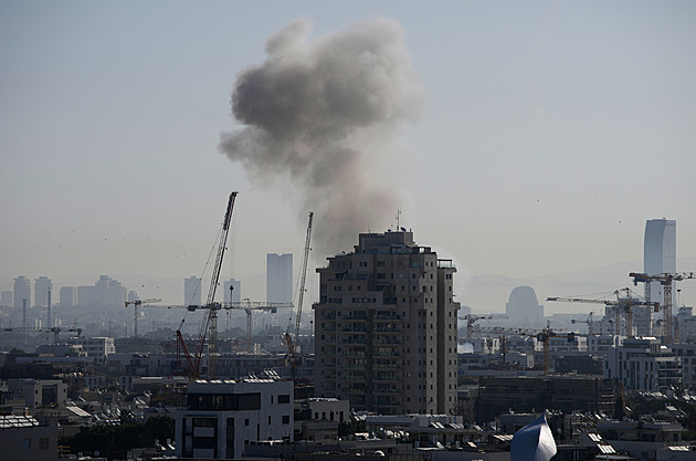 Izrael útočil v Bejrútu, Írán v Haifě a Tel Avivu. V akci údajně byla i kazetová munice