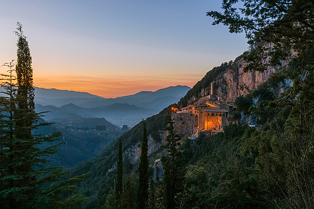 Stezky, které oživily jeptišky. Vedou k zapomenutým klášterům v horách Itálie