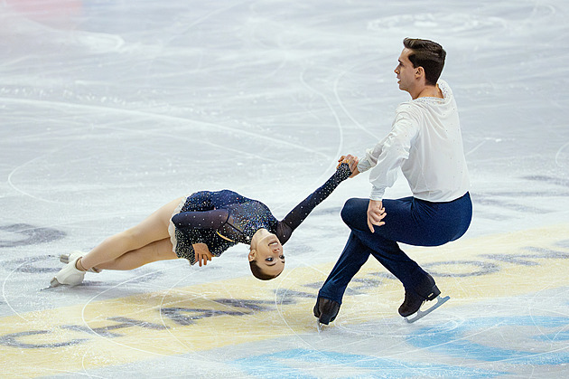 Pád při lutzu, i tak jistota volných jízd. Valesiová a Bidař se na postup načekali