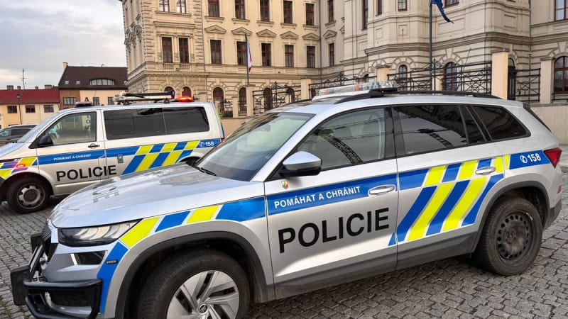 Policejní manévry v Plzni: V budově soudu je hlášena bomba, probíhá evakuace