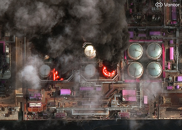 „Kanadou do koulí.“ Ukrajina decimuje ropné přístavy, Rusko se chce mstít NATO