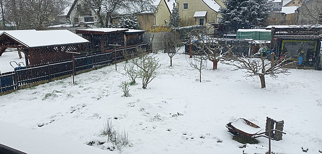 Západ Čech zasypal sníh, Karlovarsko hlásí problémy v dopravě