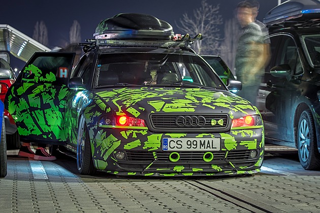 Když parkoviště zazáří tuningem. Na sraz dorazily i automobilové ikony