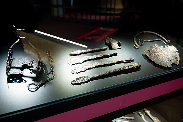 Hrad Malenovice má novou archeologickou expozici, láká i na unikátní sbírku zbraní