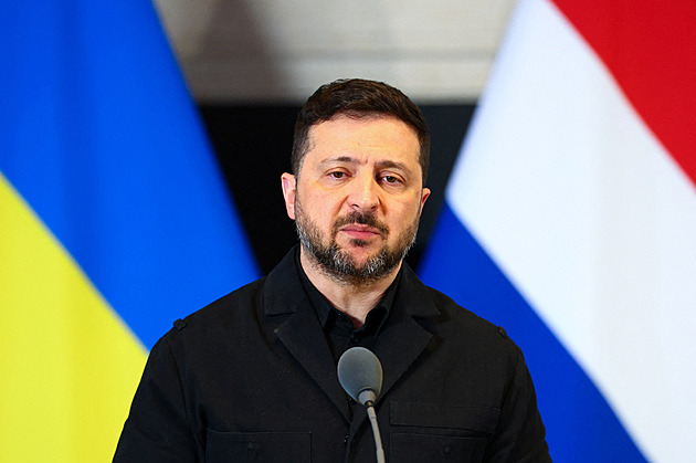 Bělorusko staví cesty a dělostřelecká postavení u Ukrajiny, varoval Zelenskyj