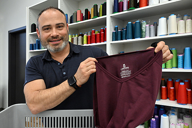 Jejich prádlo oblétlo Měsíc. Artemis zvedla zájem, ale scházejí šičky, říká šéf firmy