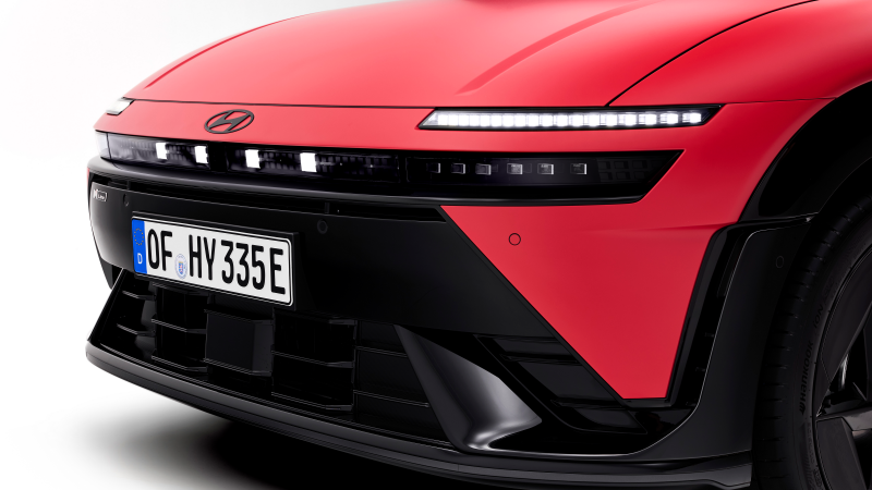 Hyundai představil nový Ioniq 3. Ujede na nabití až 500 kilometrů a zaujme prostorností