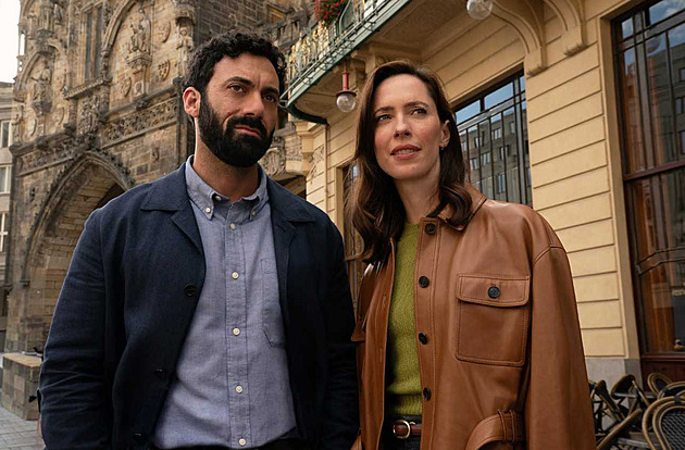 V Praze už opravdu vzniká seriál podle Dana Browna. Netflix to potvrdil fotografií
