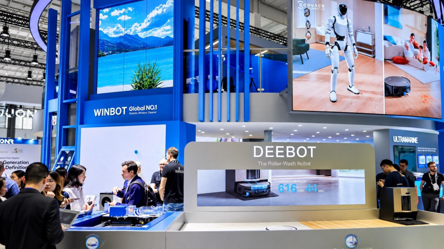 Ecovacs na IFA 2026: špičkový Deebot X12S má vyšší výkon a důkladnější samočištění, sekačka Goat zase výsuvný vyžínač