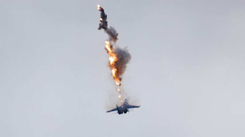 Velká ztráta pro Rusy, přišli o dvě moderní stíhačky. Ukrajinci zasáhli bombardér na Krymu