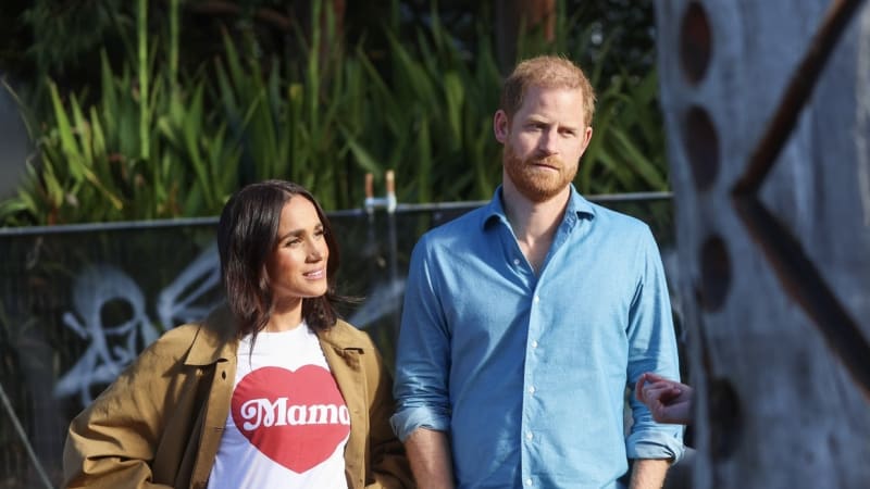 Karel III. dává od prince Harryho a Meghan ruce pryč. Co všechno jim vzkázal v dopisu?