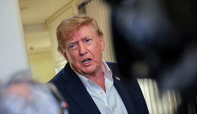 Ukrajina musí přestat s útoky na ruské rafinerie, trvá na svém Trump