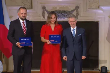 Stomatová, Pastrňák i manželé Bendovi získali medaile od předsedy Senátu