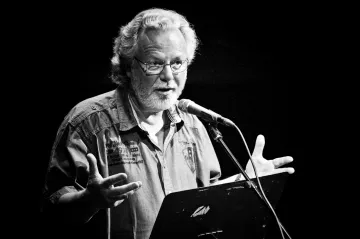 Zemřel autor detektivek Peter May