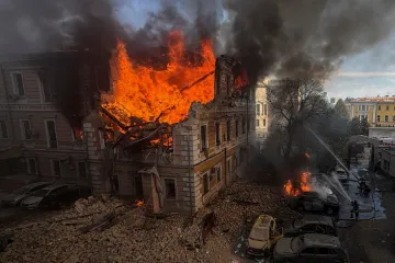 Rusové zasáhli budovu Národní akademie věd v Kyjevě