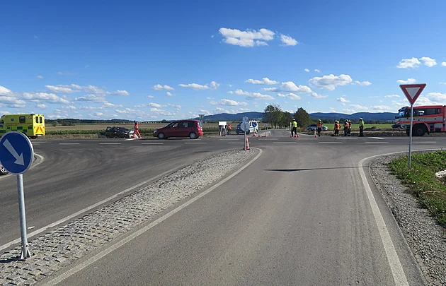 Řidiči bourají, protože jezdí popaměti. Na novém úseku se změnila přednost
