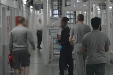 Britská vláda čelí kritice kvůli předčasnému propouštění vězňů