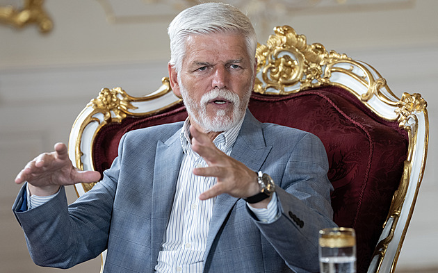 Prezident odletěl do Maroka soukromým tryskáčem miliardáře Hubáčka